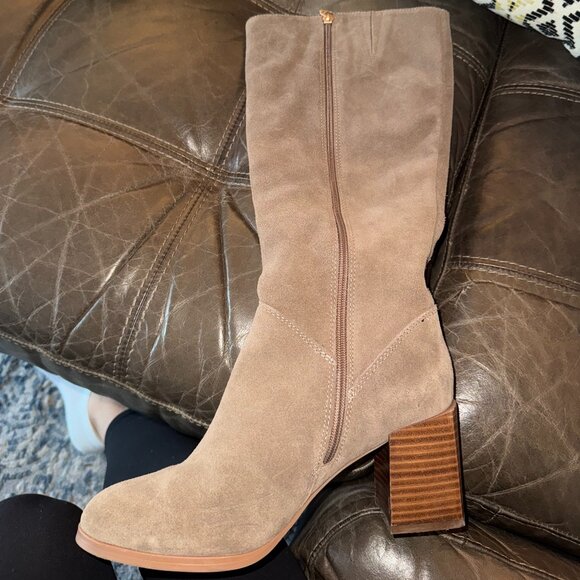 Taupe/tan suede knee-high boots in excellent condition - Picture 4 of 5